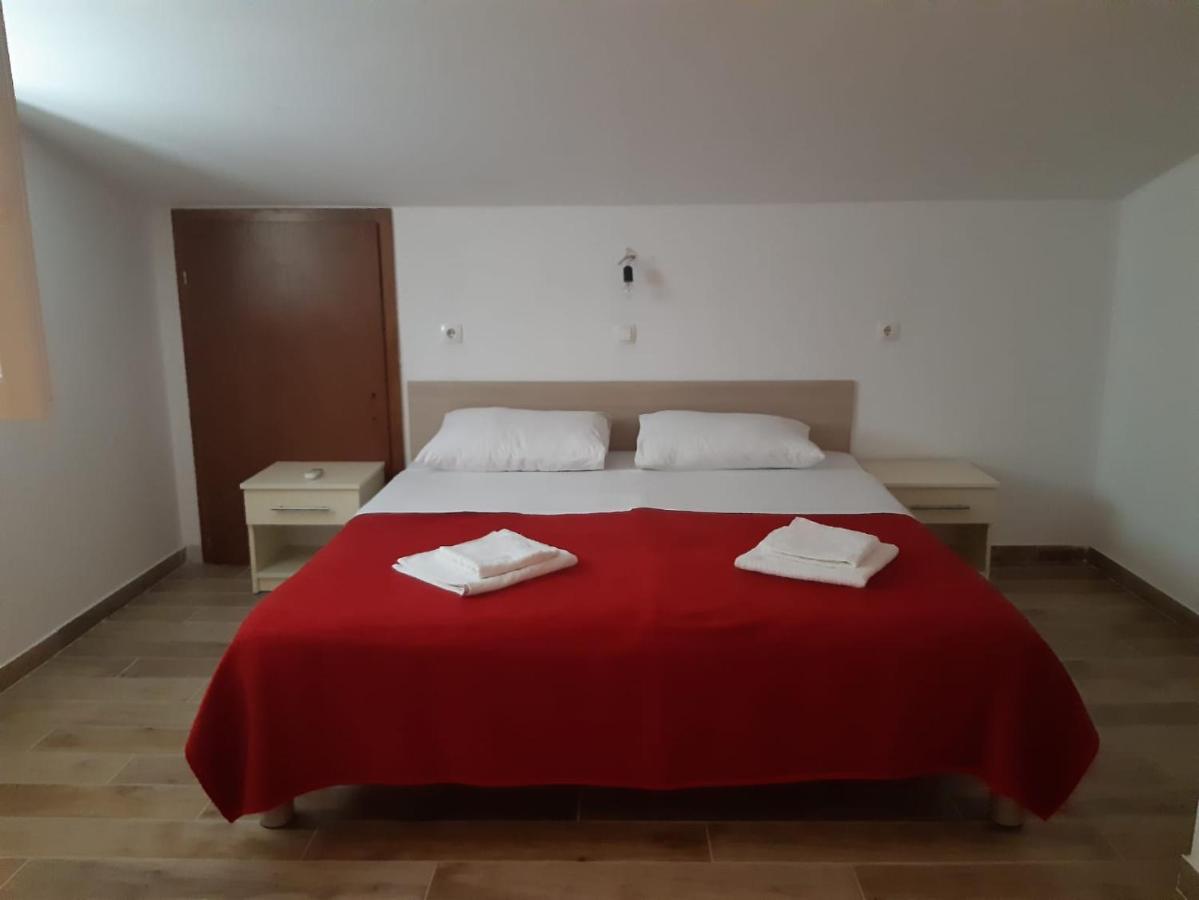 Apartmani I Sobe Grga Starigrad Paklenica Buitenkant foto