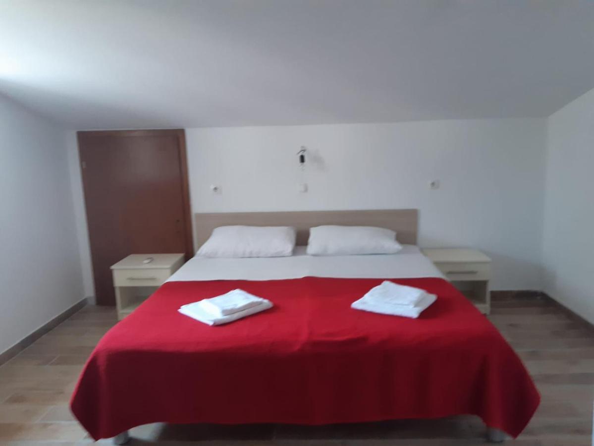 Apartmani I Sobe Grga Starigrad Paklenica Buitenkant foto