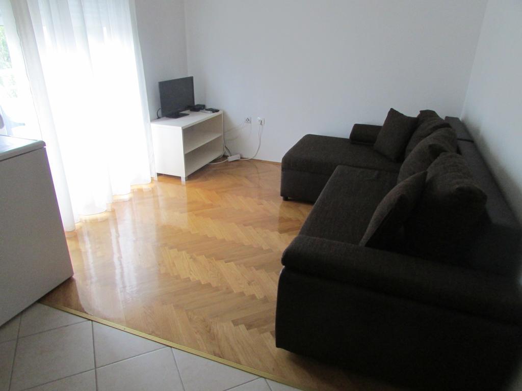 Apartmani I Sobe Grga Starigrad Paklenica Kamer foto