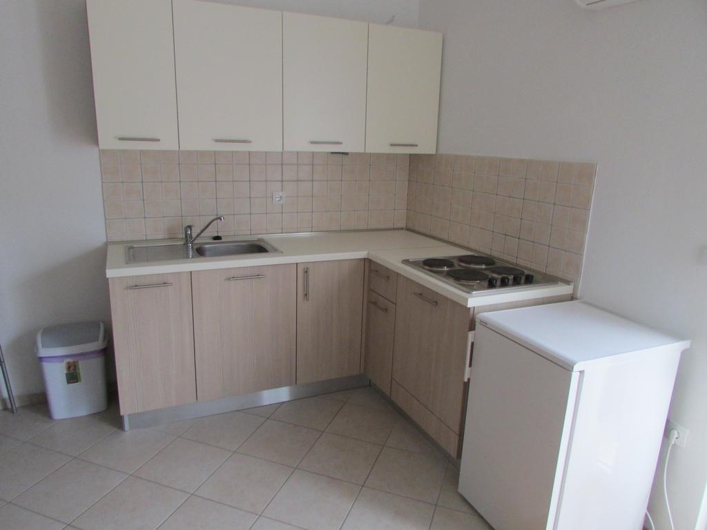 Apartmani I Sobe Grga Starigrad Paklenica Kamer foto