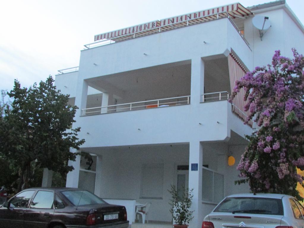 Apartmani I Sobe Grga Starigrad Paklenica Kamer foto