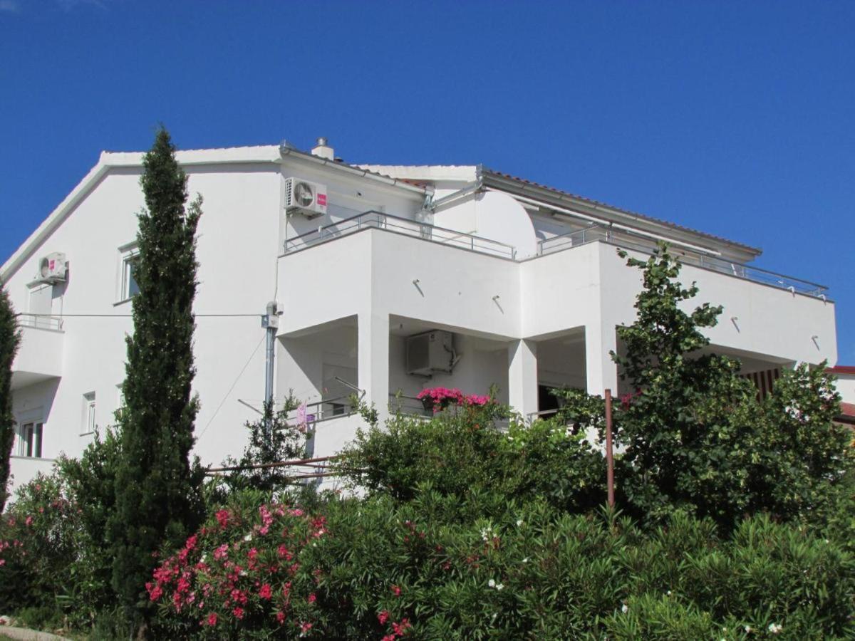 Apartmani I Sobe Grga Starigrad Paklenica Buitenkant foto