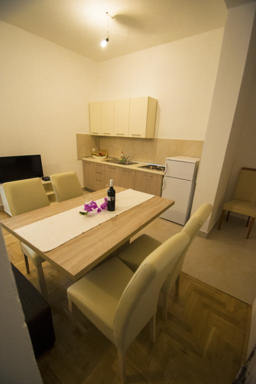 Apartmani I Sobe Grga Starigrad Paklenica Buitenkant foto