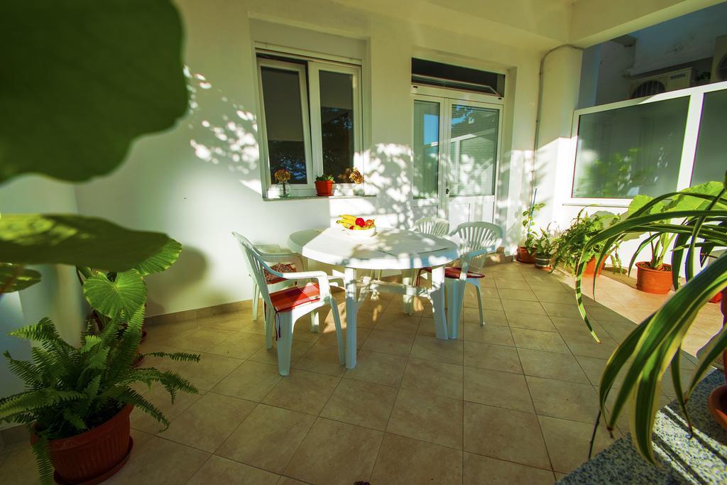 Apartmani I Sobe Grga Starigrad Paklenica Buitenkant foto