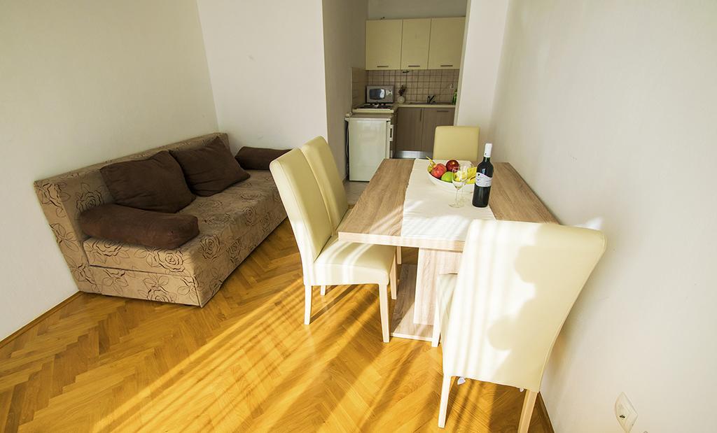 Apartmani I Sobe Grga Starigrad Paklenica Buitenkant foto