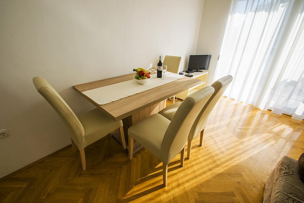 Apartmani I Sobe Grga Starigrad Paklenica Buitenkant foto