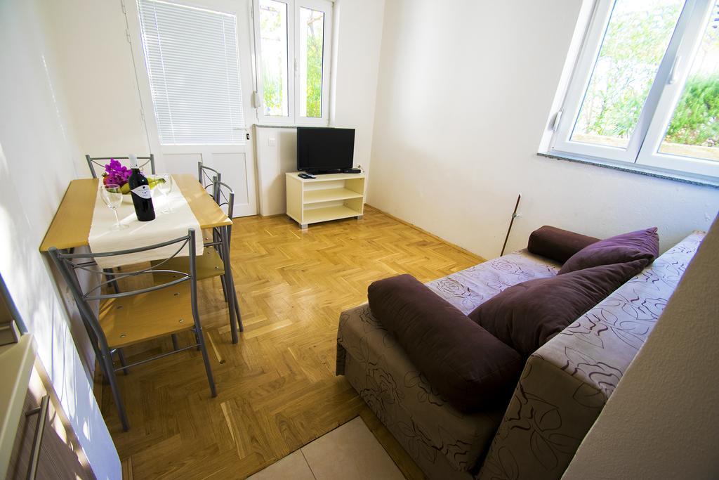 Apartmani I Sobe Grga Starigrad Paklenica Buitenkant foto