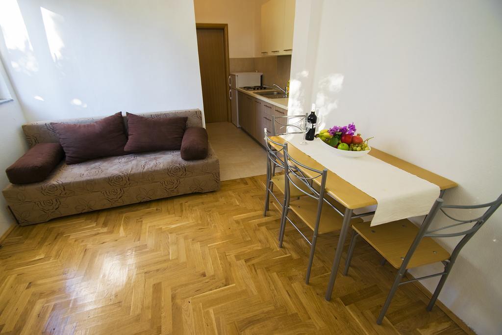 Apartmani I Sobe Grga Starigrad Paklenica Buitenkant foto